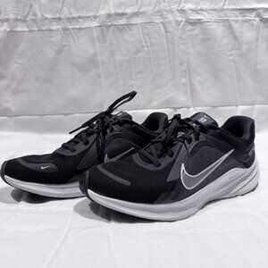 Nike Quest 5 Running Shoes – Women’s Size 10 – Black & White Lightweight Sneaker